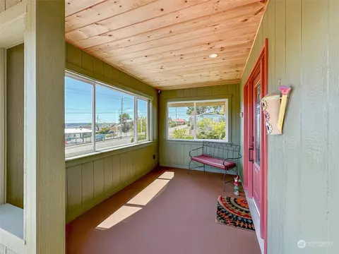 2606 E 13th St, Bremerton, WA 98310 photo 2