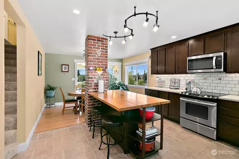 2606 E 13th St, Bremerton, WA 98310 photo 9