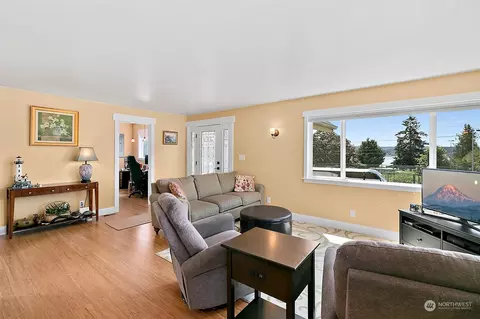 2606 E 13th St, Bremerton, WA 98310 photo 4