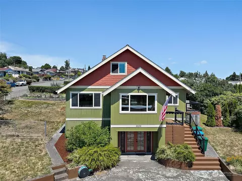 2606 E 13th St, Bremerton, WA 98310