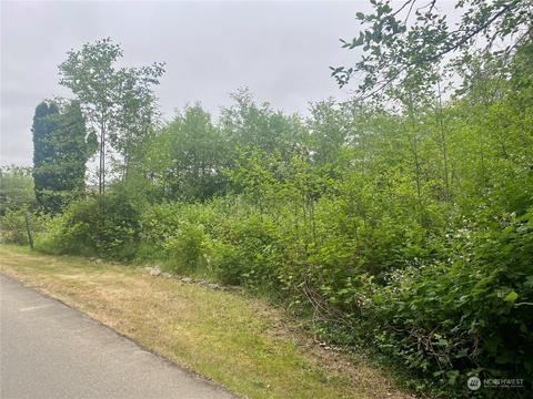 211 E Wheelwright St, Allyn, WA 98524