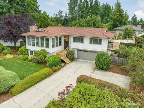 8355 SE 68th St, Mercer Island, WA 98040