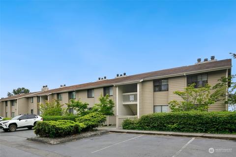 1305 S Puget Dr #B-15, Renton, WA 98055