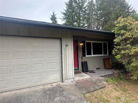 271 Little John Ln, Forks, WA 98331