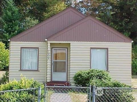 7025 Rainier Dr, Everett, WA 98203 photo 1