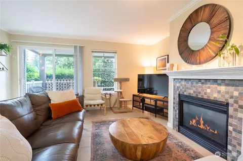 23420 SE Black Nugget Rd #B-101, Issaquah, WA 98029
