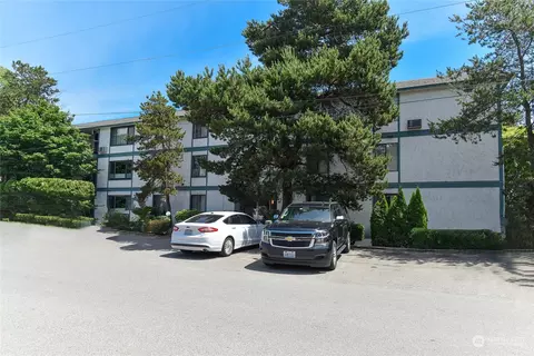 12300 28th Ave NE #108, Seattle, WA 98125