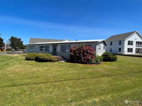 1012 11th St NE, Long Beach, WA 98631