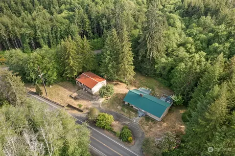 215 Ocean Beach Rd, Hoquiam, WA 98550