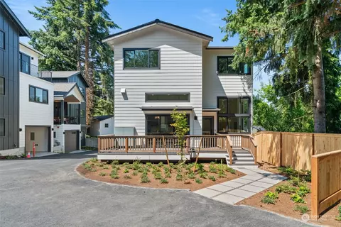 10048 Ravenna Ave NE, Seattle, WA 98125