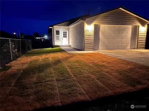 216 S Grant Ave, Warden, WA 98857