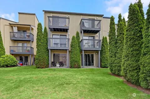31003 14th Ave S #F16, Federal Way, WA 98003