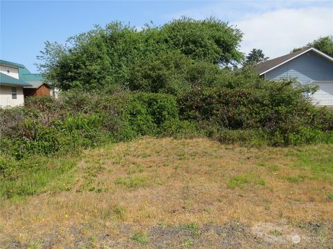 170 S Razor Claim Dr SW, Ocean Shores, WA 98569