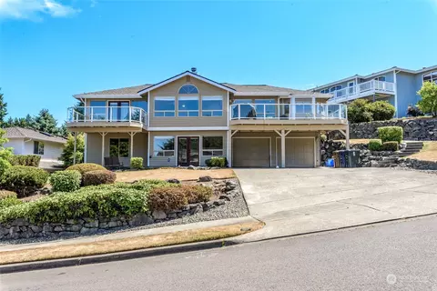 1908 Dumas Cir NE, Tacoma, WA 98422