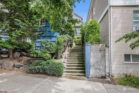 952 N 35th St #303, Seattle, WA 98103