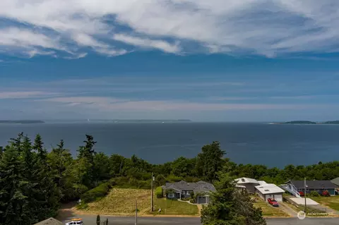 2044 Fircrest Ave, Coupeville, WA 98239