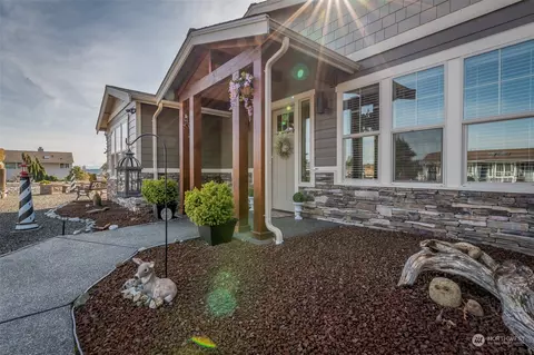 8177 Comox Rd, Blaine, WA 98230