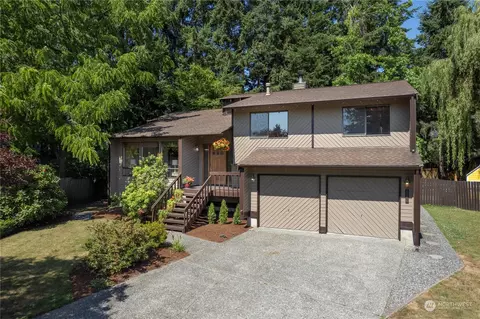 2904 NE 193rd St, Lake Forest Park, WA 98155