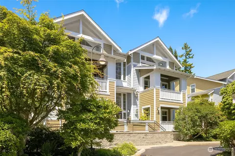 168 Hall Brothers Loop NW #102, Bainbridge Island, WA 98110