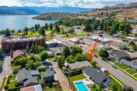 418 N Lake St, Chelan, WA 98816