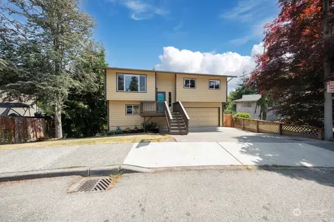 7715 Lower Ridge Rd, Everett, WA 98203