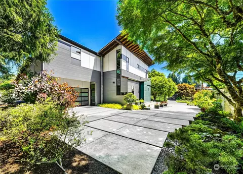 221 109th Ave SE, Bellevue, WA 98004