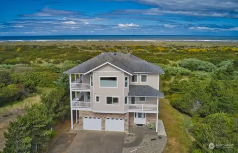769 S Sand Dune Ave SW, Ocean Shores, WA 98569