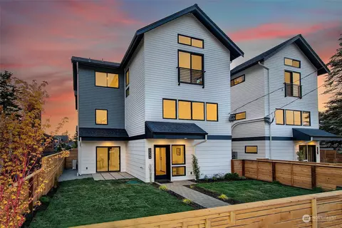 3239 61st Ave SW #A, Seattle, WA 98116