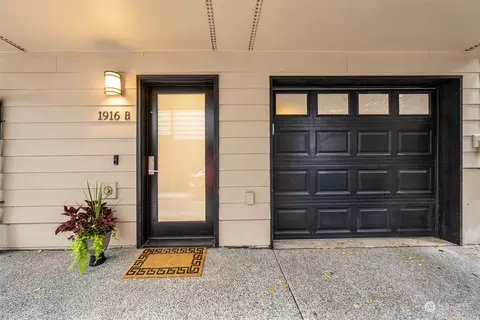 1916 N 46th St, Seattle, WA 98103