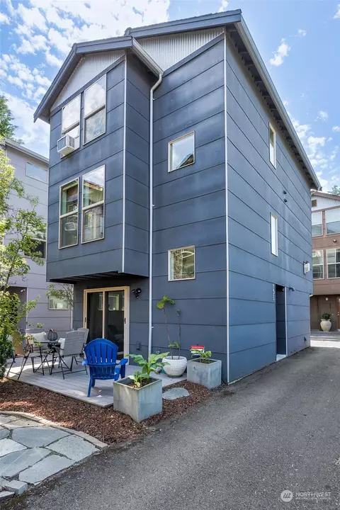 5013 37th Ave S #A, Seattle, WA 98118
