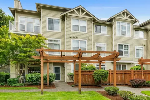 2048 Newport Way NW #11-8, Issaquah, WA 98027