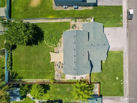 5016 Malaga Dr, Pasco, WA 99301 photo 3