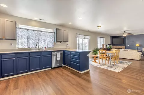5016 Malaga Dr, Pasco, WA 99301 photo 8