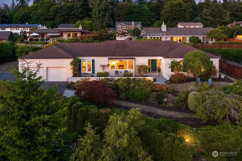 6520 82nd Ave SE, Mercer Island, WA 98040