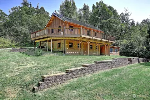 843 Big Sky Ln, Camano Island, WA 98282