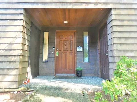 7516 218th St SW #4, Edmonds, WA 98026