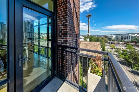 2911 2nd Ave #1102, Seattle, WA 98121