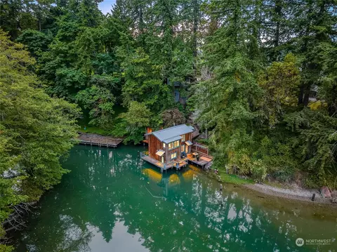 10149 NEwing St, Bainbridge Island, WA 98110