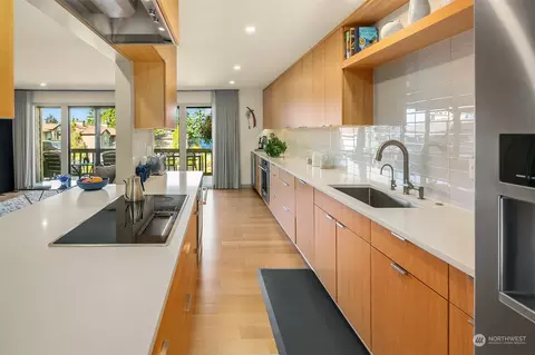 17454 NE 40th Pl #E3, Redmond, WA 98052