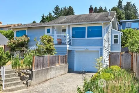 9340 45th Ave SW, Seattle, WA 98136