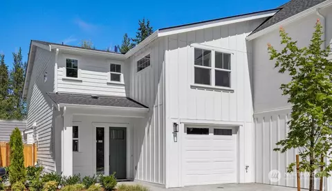 211 151st St SW #2B, Lynnwood, WA 98087