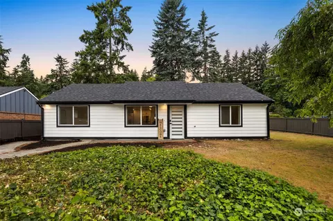 18929 32nd Ave NE, Lake Forest Park, WA 98155