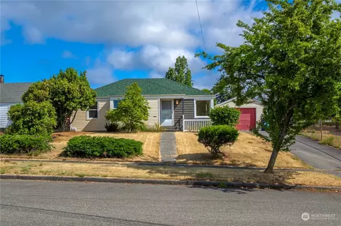 820 SW 137th St, Burien, WA 98166
