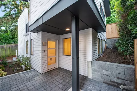 1425 Madrona Dr, Seattle, WA 98122