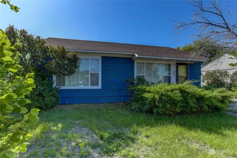 811 S Grand Dr, Moses Lake, WA 98837