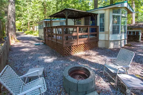 45 Riverside Dr, Deming, WA 98244