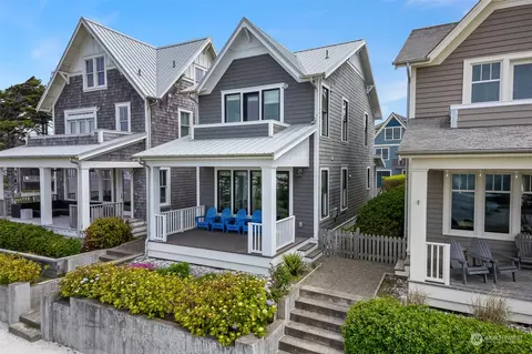 71 Pacifica Ln, Pacific Beach, WA 98571
