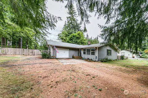 31 Huckleberry Ln, Forks, WA 98331