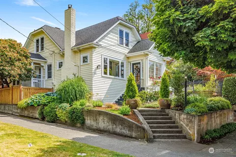5862 Mckinley Pl N, Seattle, WA 98103