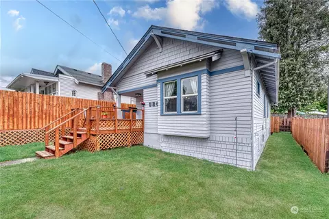 624 N Montgomery Ave, Bremerton, WA 98312